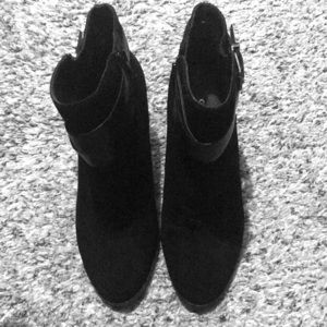 Gianni Bini suede booties